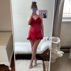 JUST SEXY LINGERIE RED SHEER NEGLIGEE FEATHER BUST HEM ADJUSTABLE STRAPS